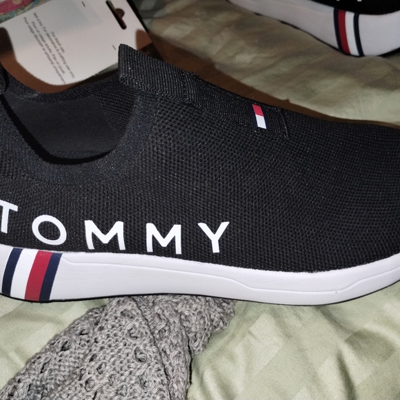 WOMEN'S TOMMY HILFIGER ARIZEL SNEAKERS - Picture 4 of 4